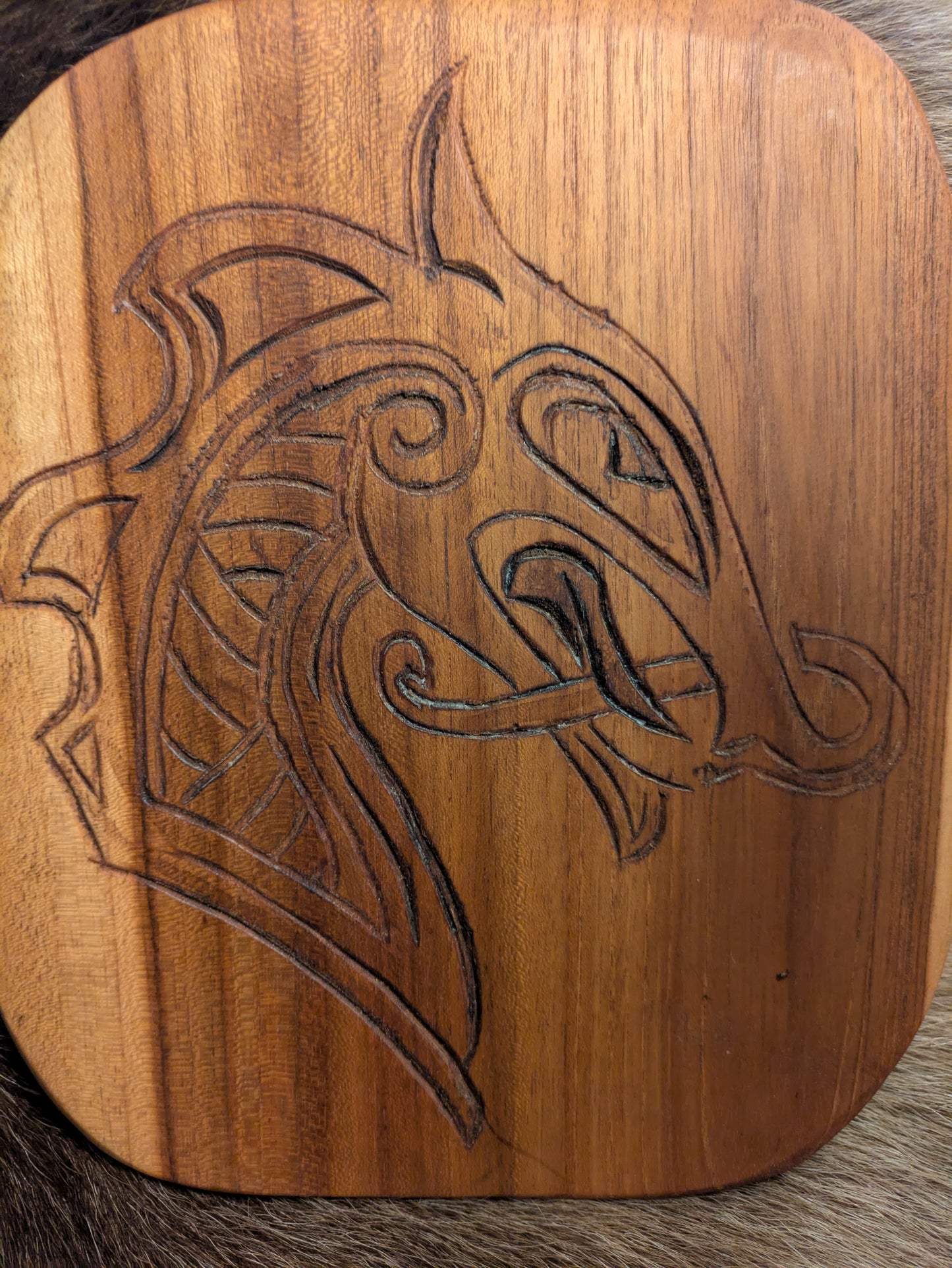 Tableau Dragon Fafnir en acacia sculpté – Proue viking – 20x26 cm