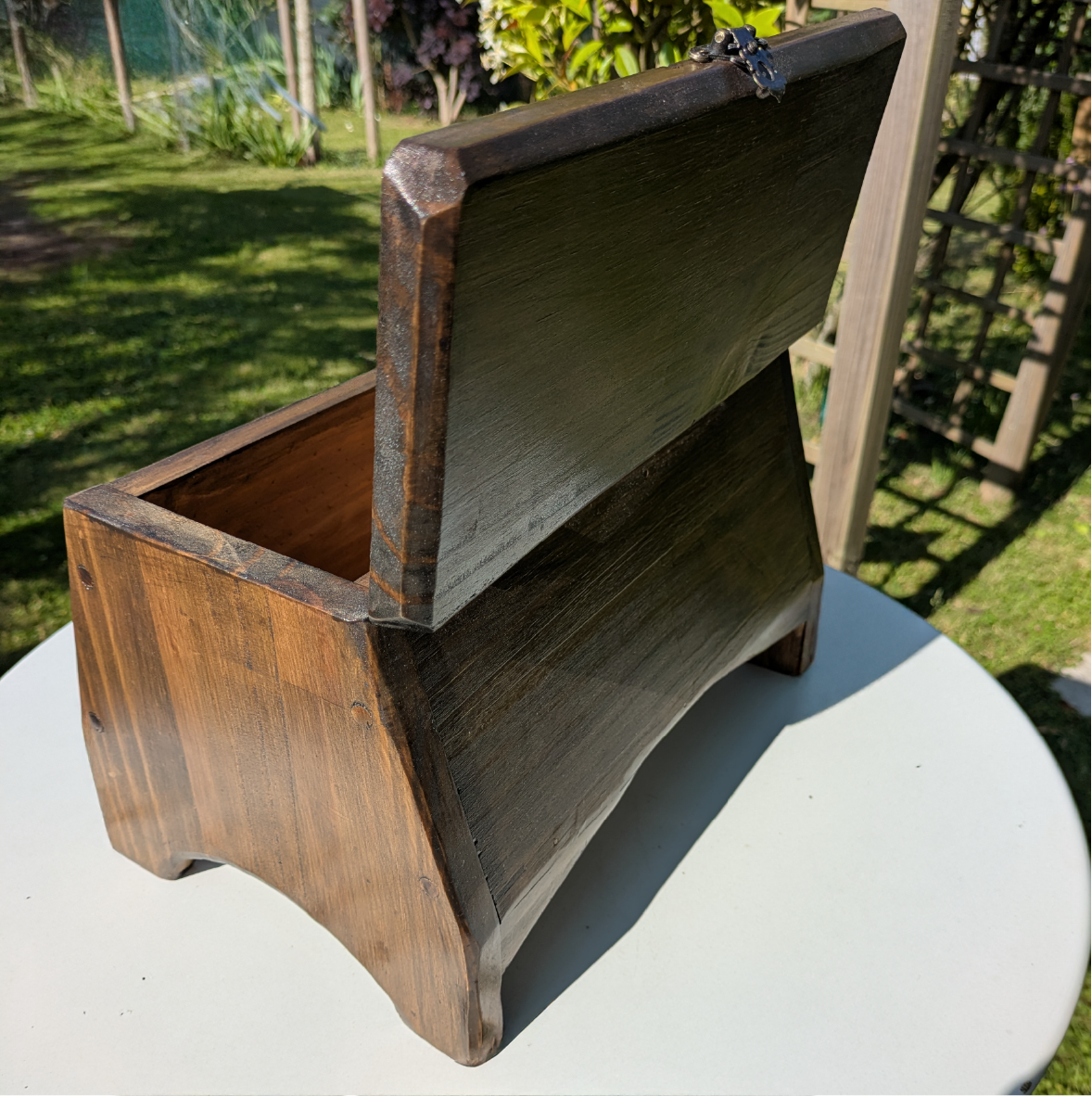 Coffre médiéval en pin et chêne – Fermoir laiton – Rangement viking