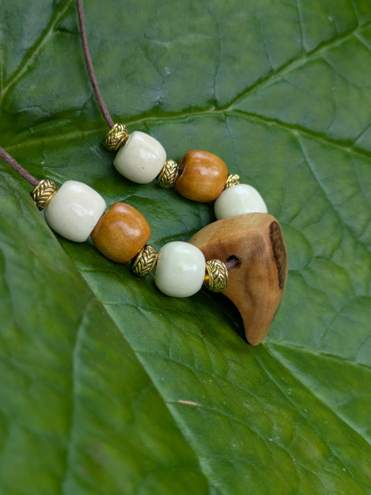 Collier viking en bouleau et perles bois blanc et caramel – Artisanal