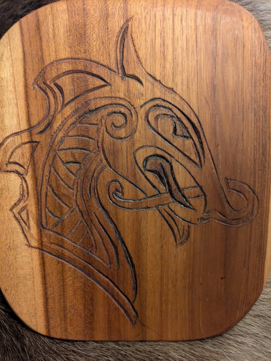Tableau Dragon Fafnir en acacia sculpté – Proue viking – 20x26 cm