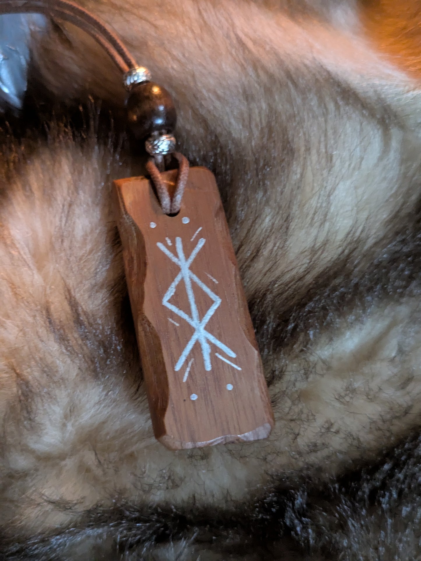Amulette viking en bois exotique – Loki, Odin, Freyja – Cordon cuir