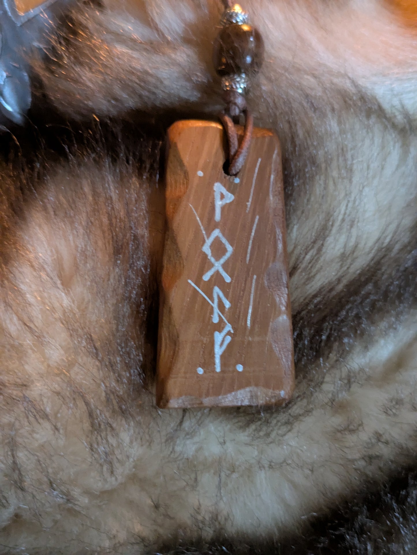 Amulette viking en bois exotique – Loki, Odin, Freyja – Cordon cuir