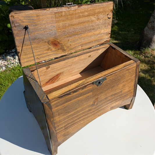 Coffre médiéval en pin et chêne – Fermoir laiton – Rangement viking