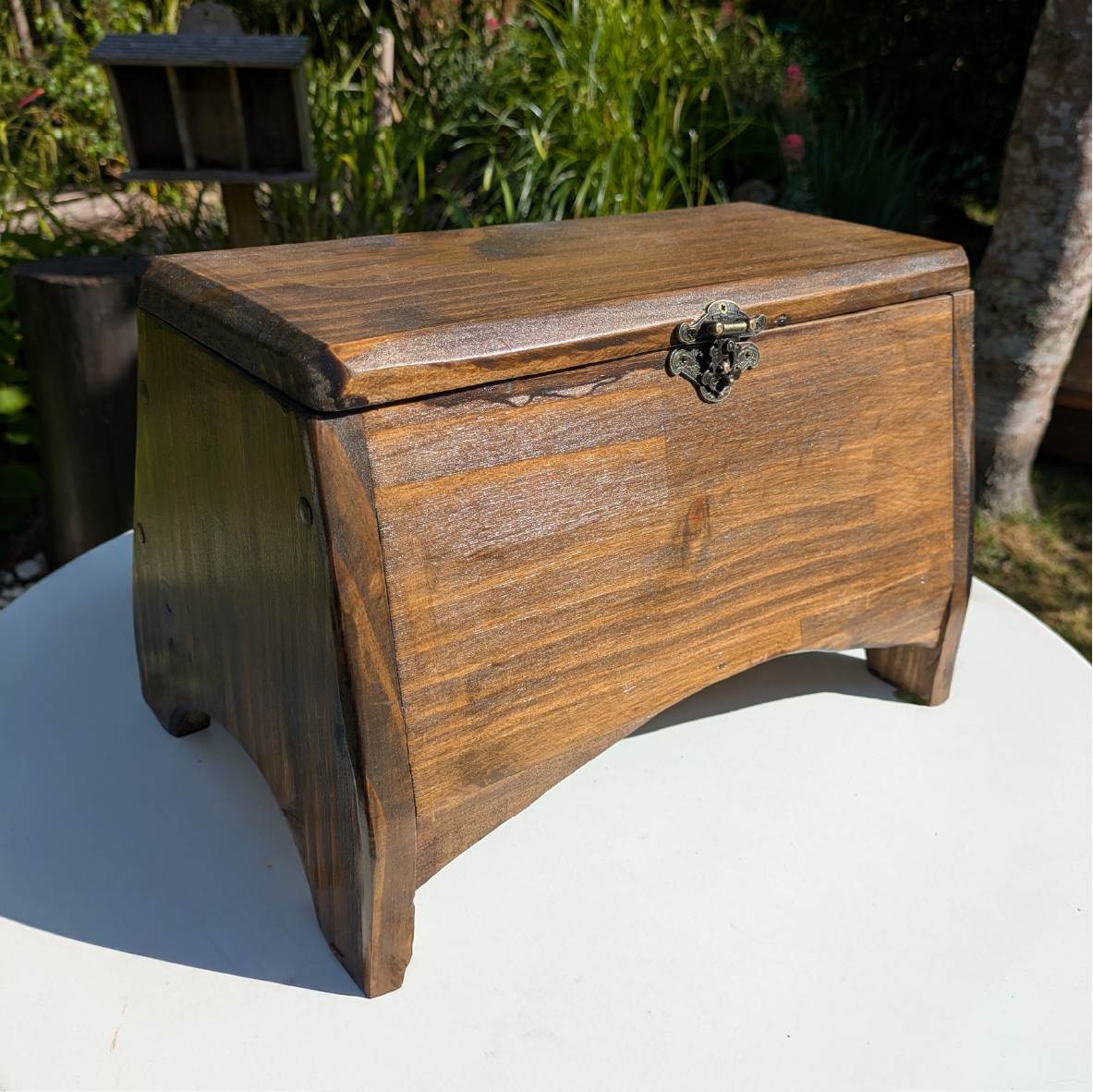 Coffre médiéval en pin et chêne – Fermoir laiton – Rangement viking