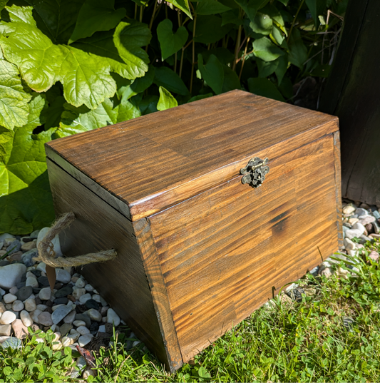 Coffre viking artisanal en pin – Fermoir médiéval laiton – 35x29 cm