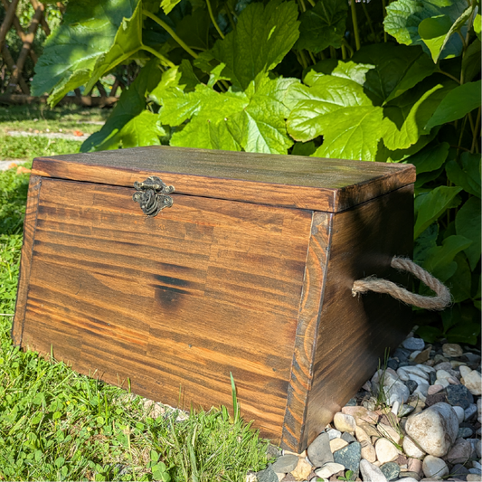 Coffre viking artisanal en pin – Fermoir médiéval laiton – 35x29 cm