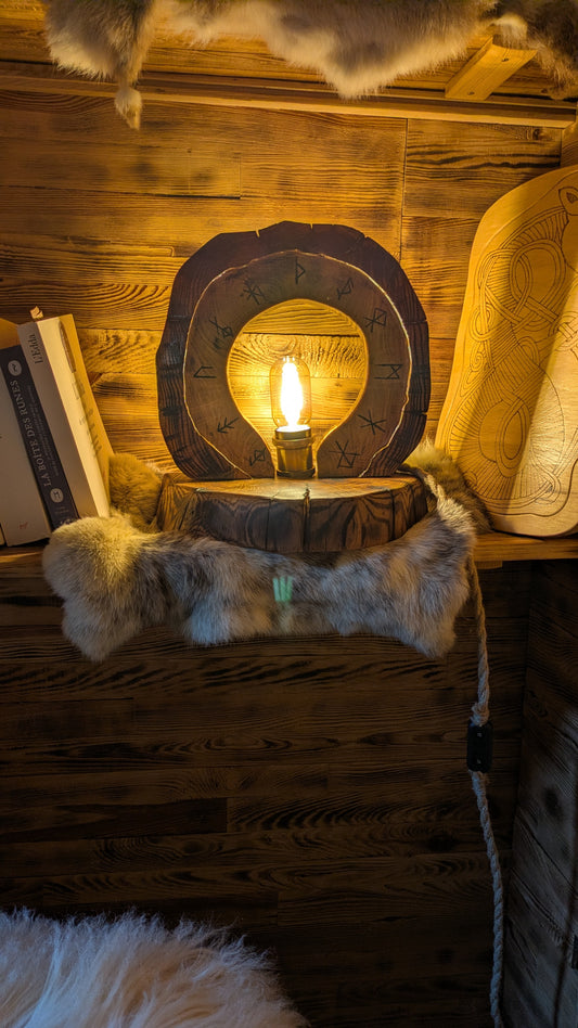 Lampe artisanale en bois de cèdre – Décoration nordique
