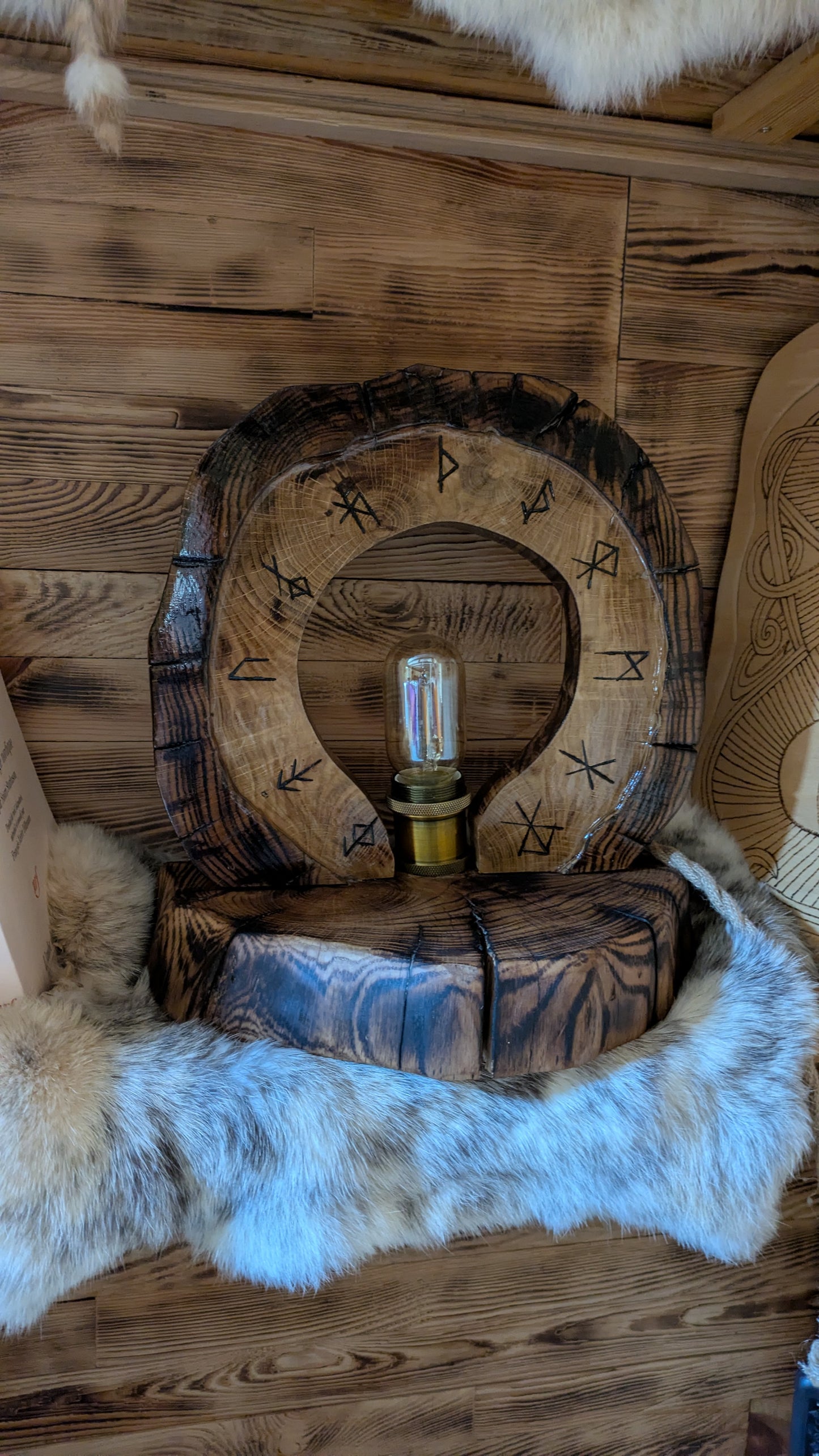 Lampe artisanale en bois de cèdre – Décoration nordique