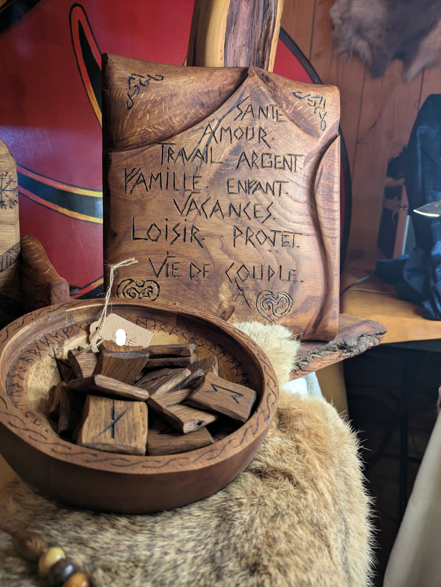 Set runique complet Futhark – Bol, planche et 24 runes en bois